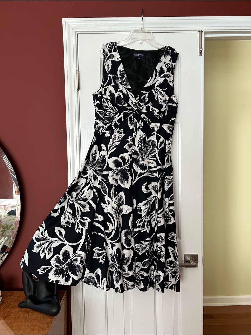 Jones New York Black and White Floral Midi Dress